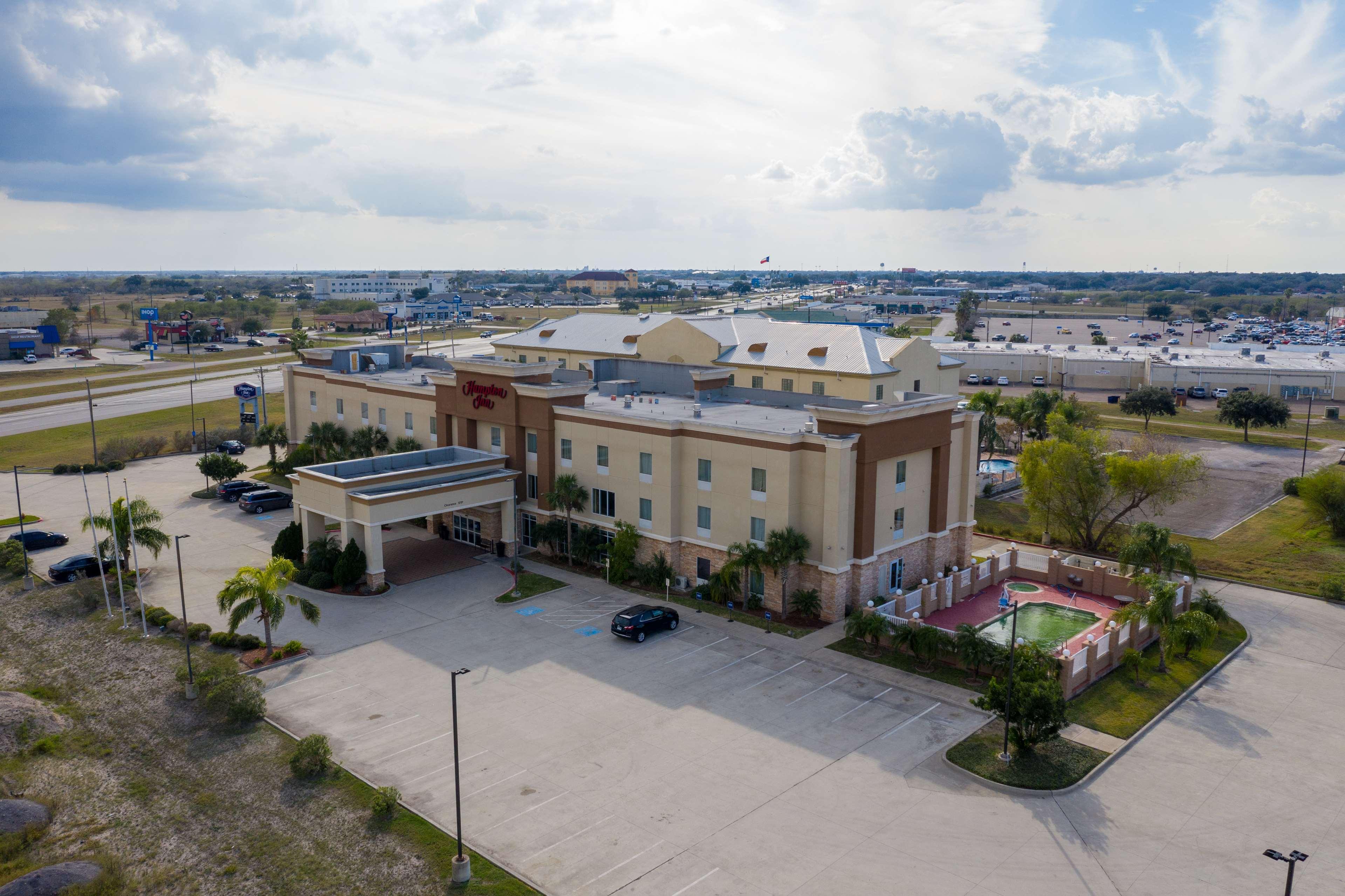 Hampton Inn Alice Exterior photo